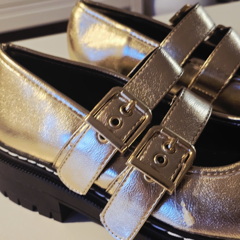 Soda Mary Jane Gold Metallic Faux Leather Shoes Size 8 - Picture 2 of 6